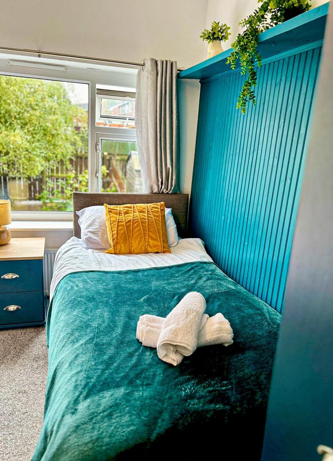 Apartment Lovely 3 Bedroom In -sleep 7 *