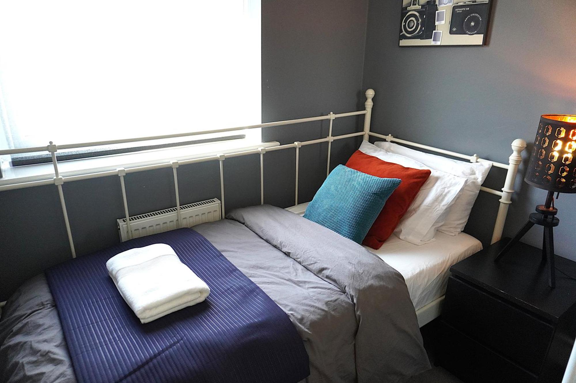 Homestay Luxury - Pick A - Free Parking & Kitchen Access, Near Etihad Stadium, The Coop Live & Piccadilly Station, *