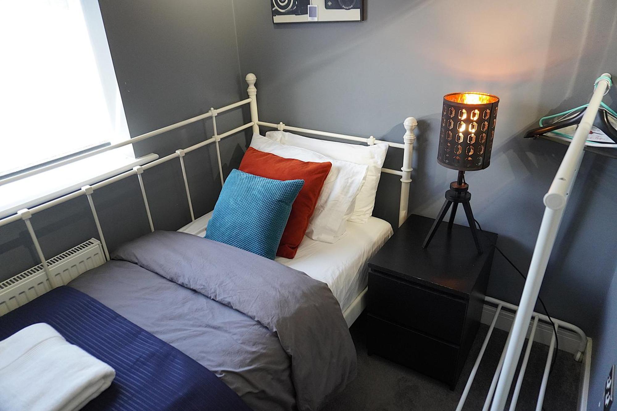 Luxury - Pick A - Free Parking & Kitchen Access, Near Etihad Stadium, The Coop Live & Piccadilly Station, * Manchester