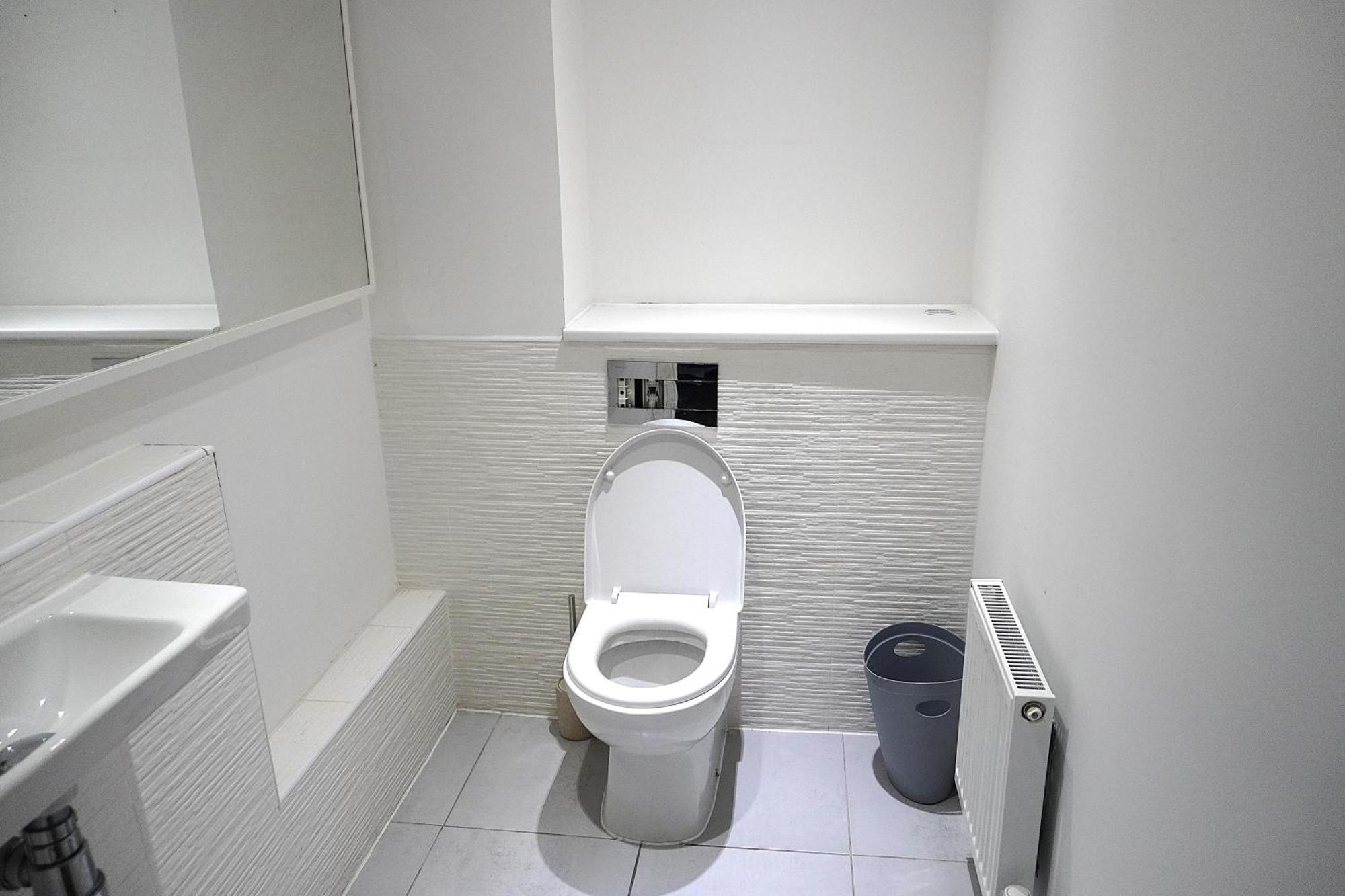 Homestay Luxury - Pick A - Free Parking & Kitchen Access, Near Etihad Stadium, The Coop Live & Piccadilly Station,