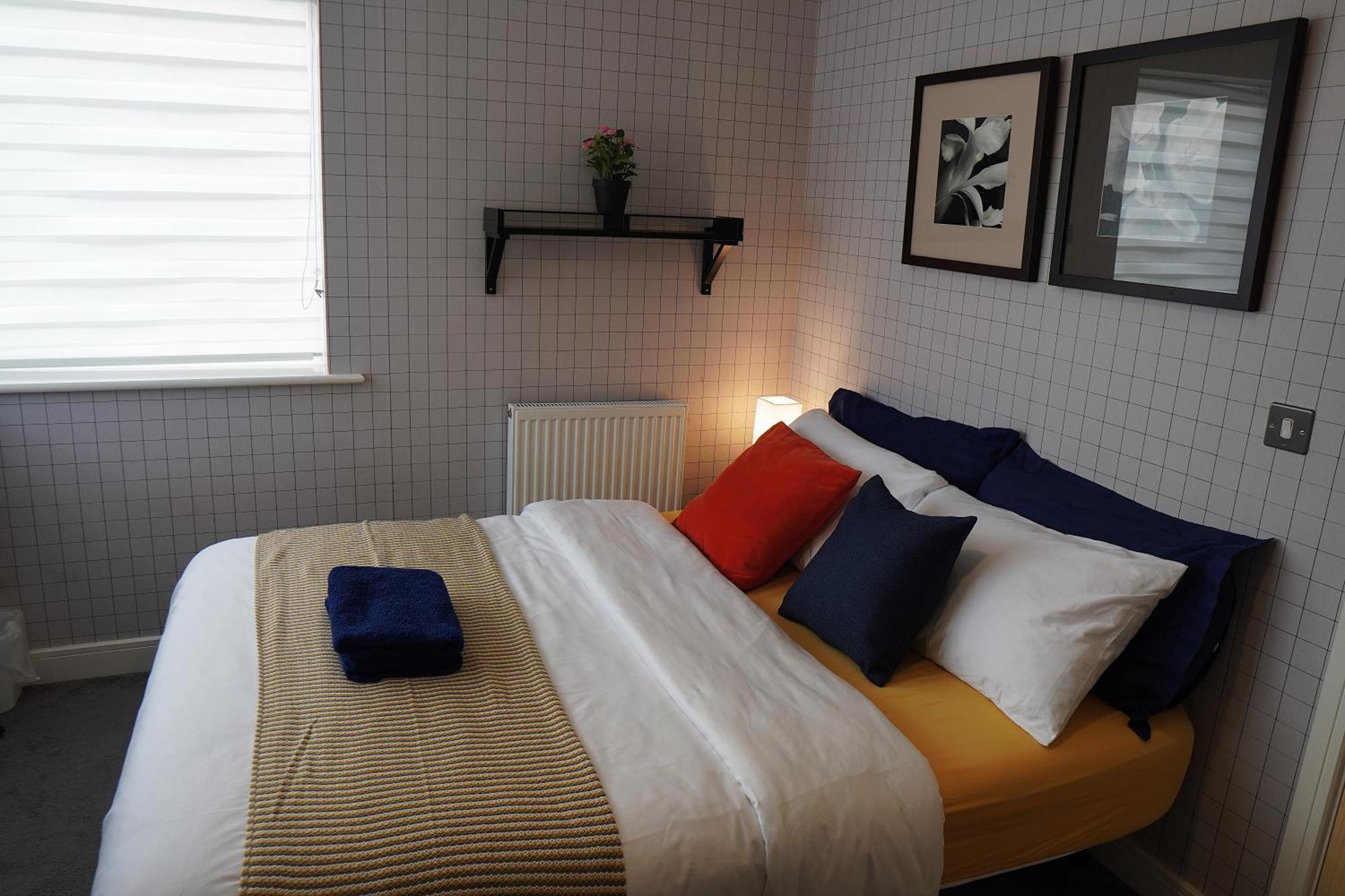 Luxury - Pick A - Free Parking & Kitchen Access, Near Etihad Stadium, The Coop Live & Piccadilly Station, Homestay Manchester