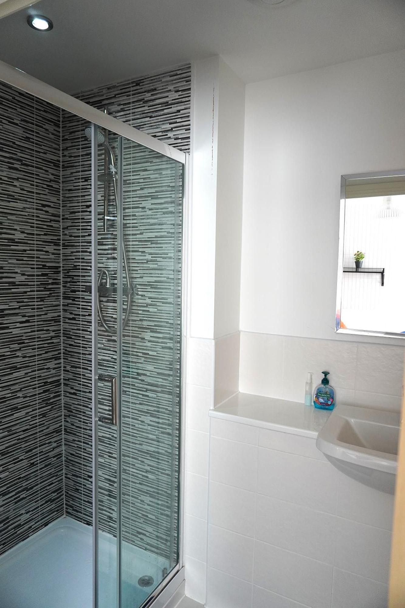 Luxury - Pick A - Free Parking & Kitchen Access, Near Etihad Stadium, The Coop Live & Piccadilly Station,