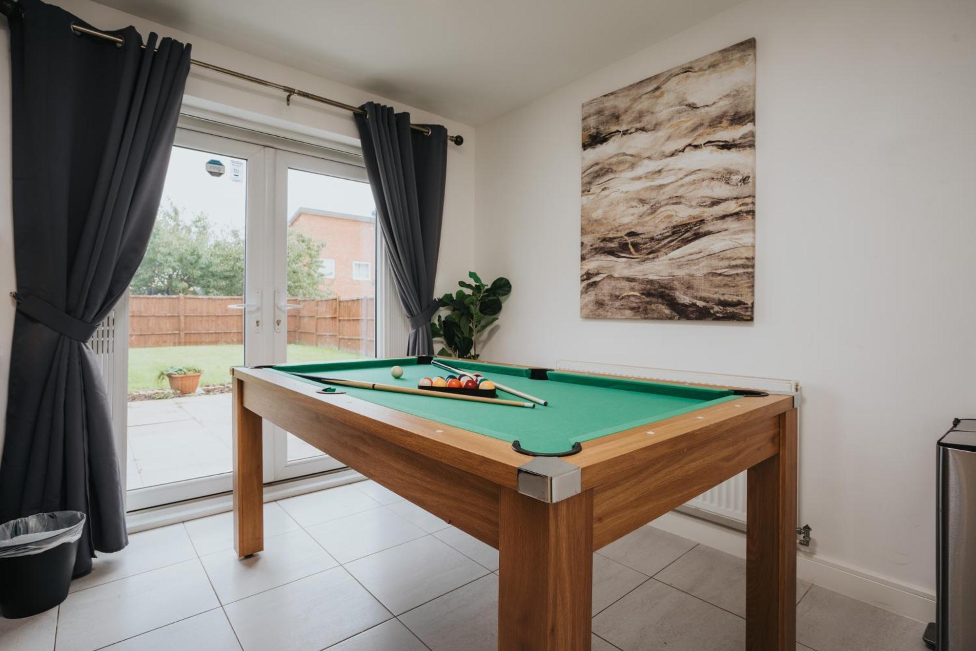 Pool Table - Coop Live Arena, Etihad & Vakantiehuis