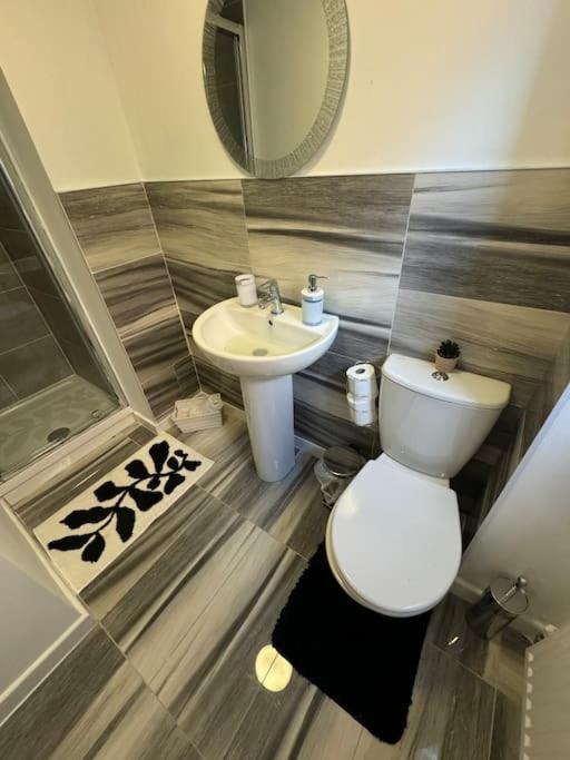 Holiday home New Large Townhouse 3 Bedrooms 4 Beds And Parking