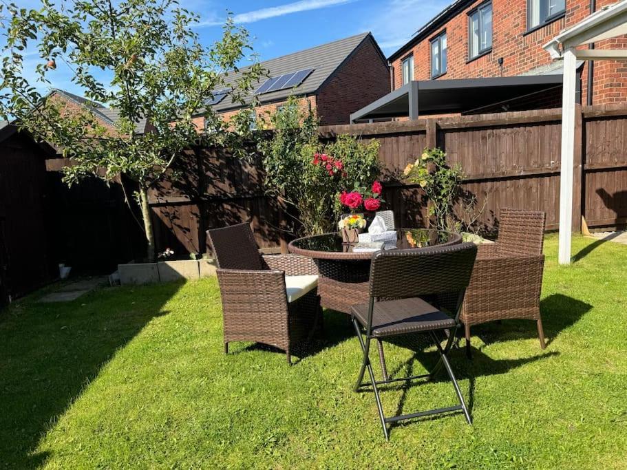 Holiday home New Large Townhouse 3 Bedrooms 4 Beds And Parking Manchester