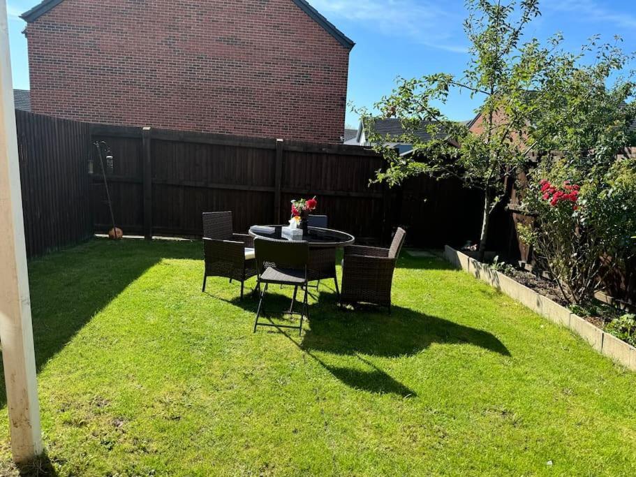 New Large Townhouse 3 Bedrooms 4 Beds And Parking Holiday home *