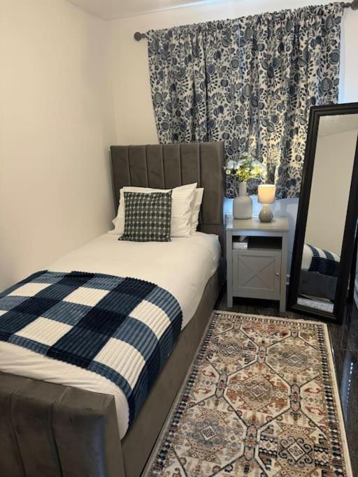New Large Townhouse 3 Bedrooms 4 Beds And Parking Holiday home *