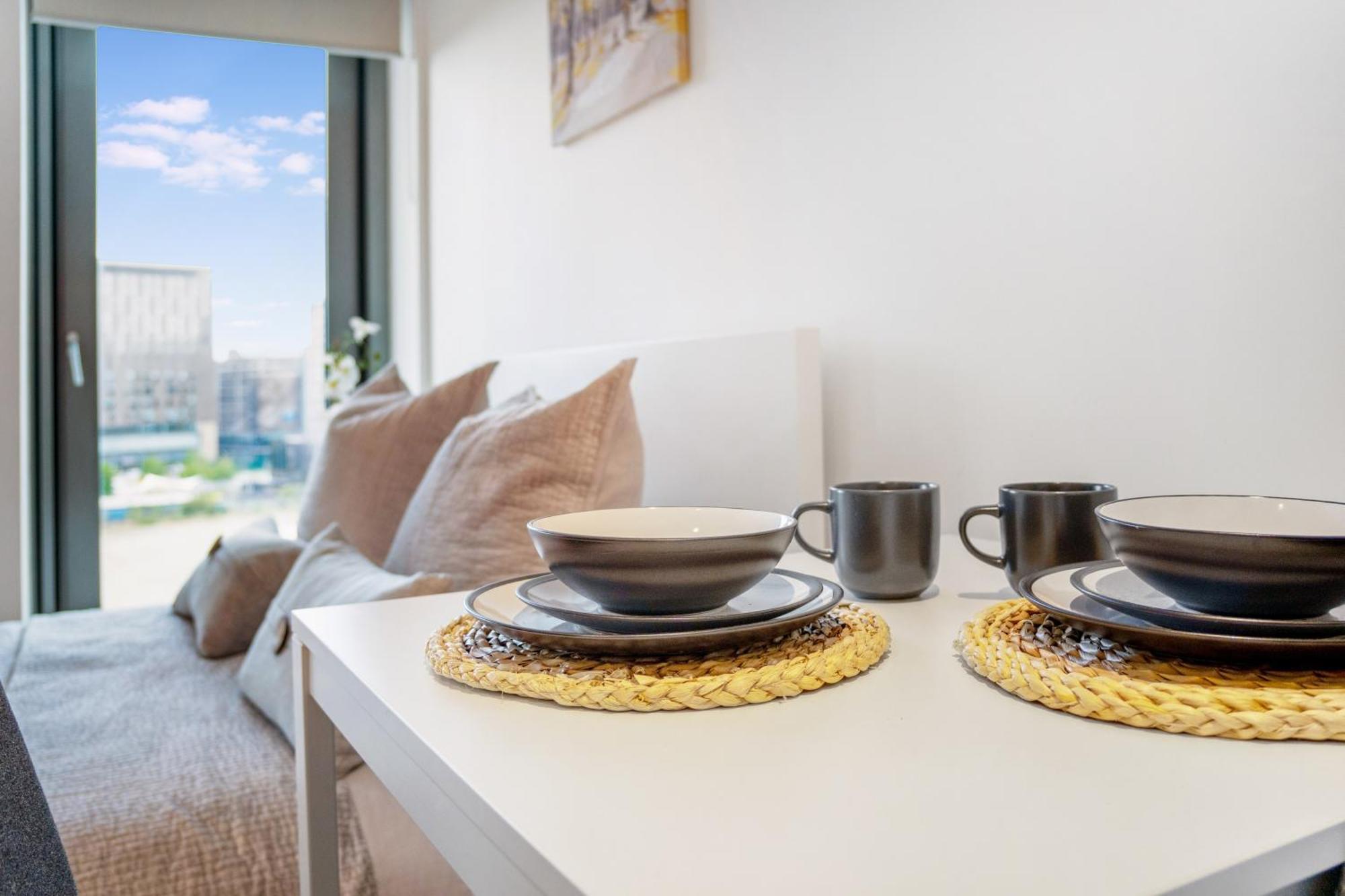 New! Media 1br Free Wifi Apartment Manchester