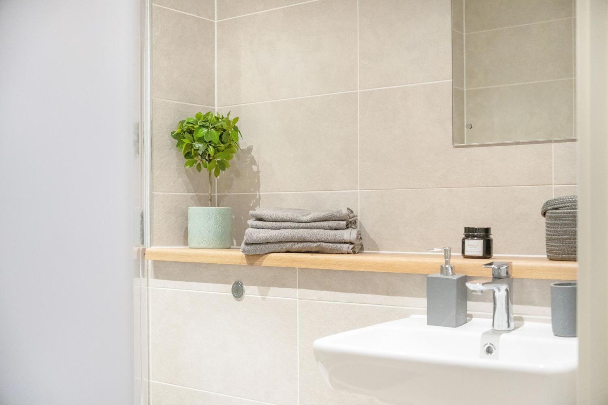 Apartment New! Media 1br Free Wifi