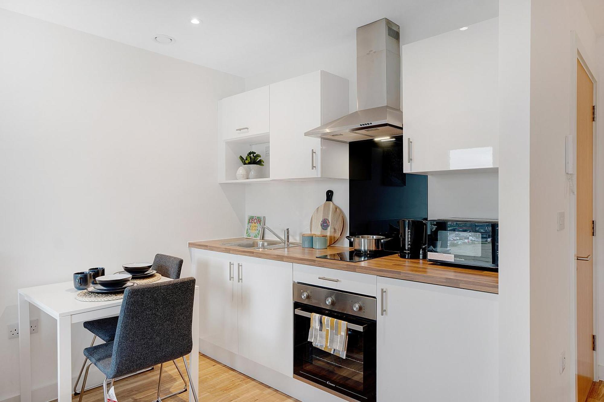New! Media 1br Free Wifi Apartment Manchester