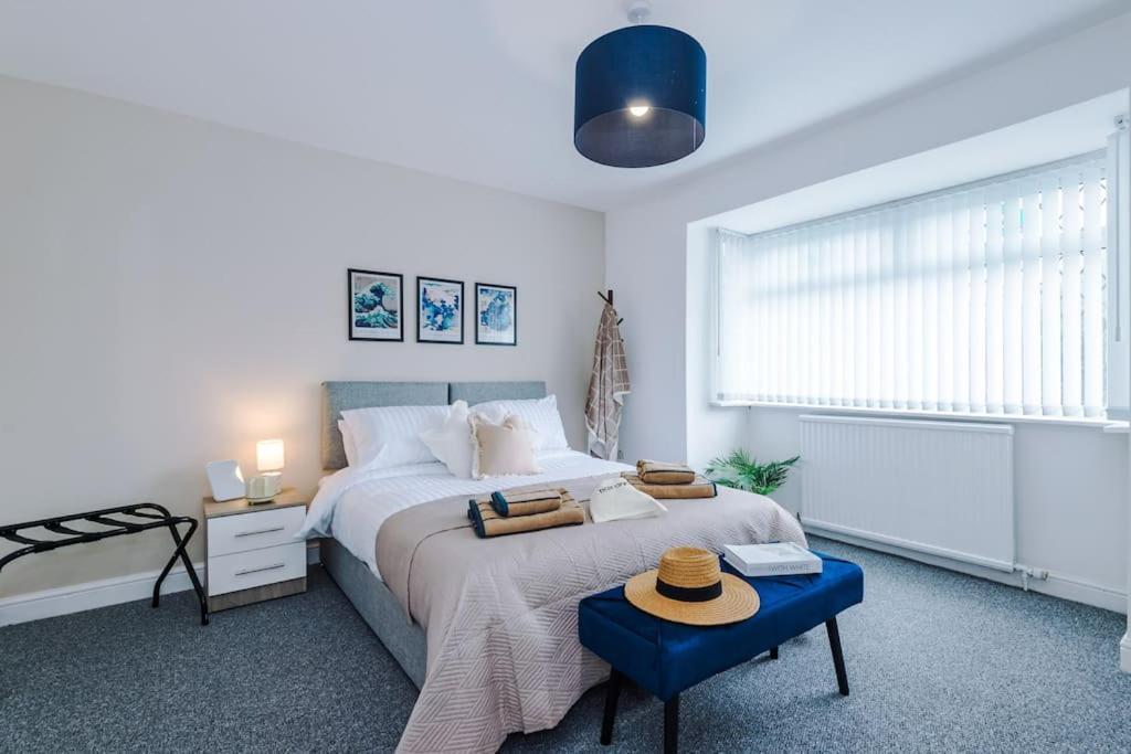 Stylish Home, Games Room, Sleeps 6, Large Driveway, Perfect For Groups
