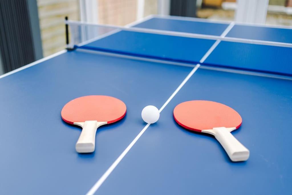 Apartment Stylish Home, Games Room, Sleeps 6, Large Driveway, Perfect For Groups Manchester