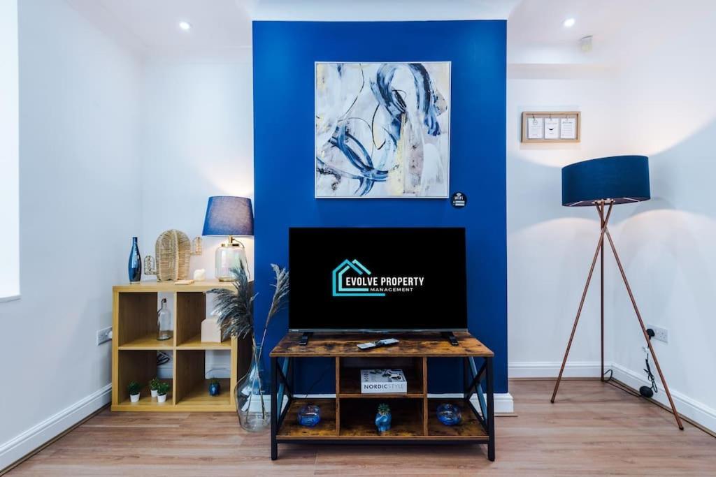 Stylish Home, Games Room, Sleeps 6, Large Driveway, Perfect For Groups Manchester