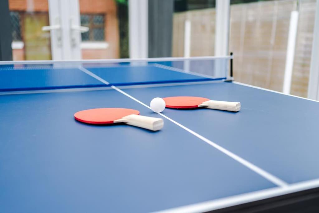 Apartment Stylish Home, Games Room, Sleeps 6, Large Driveway, Perfect For Groups *