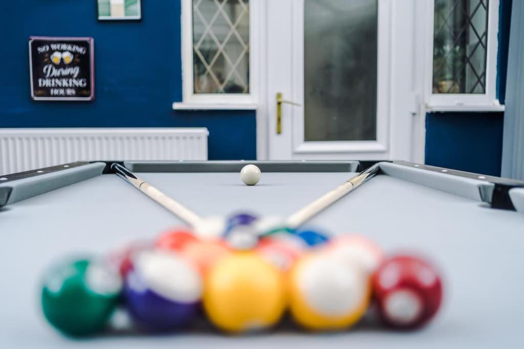Stylish Home, Games Room, Sleeps 6, Large Driveway, Perfect For Groups Manchester