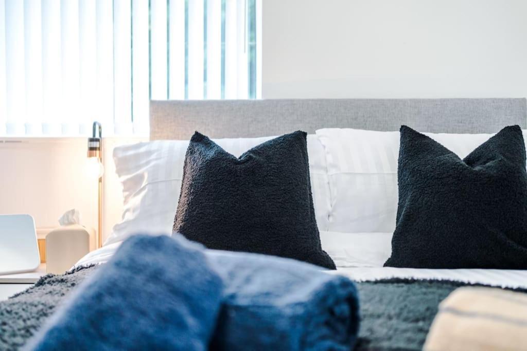 Stylish Home, Games Room, Sleeps 6, Large Driveway, Perfect For Groups * Manchester