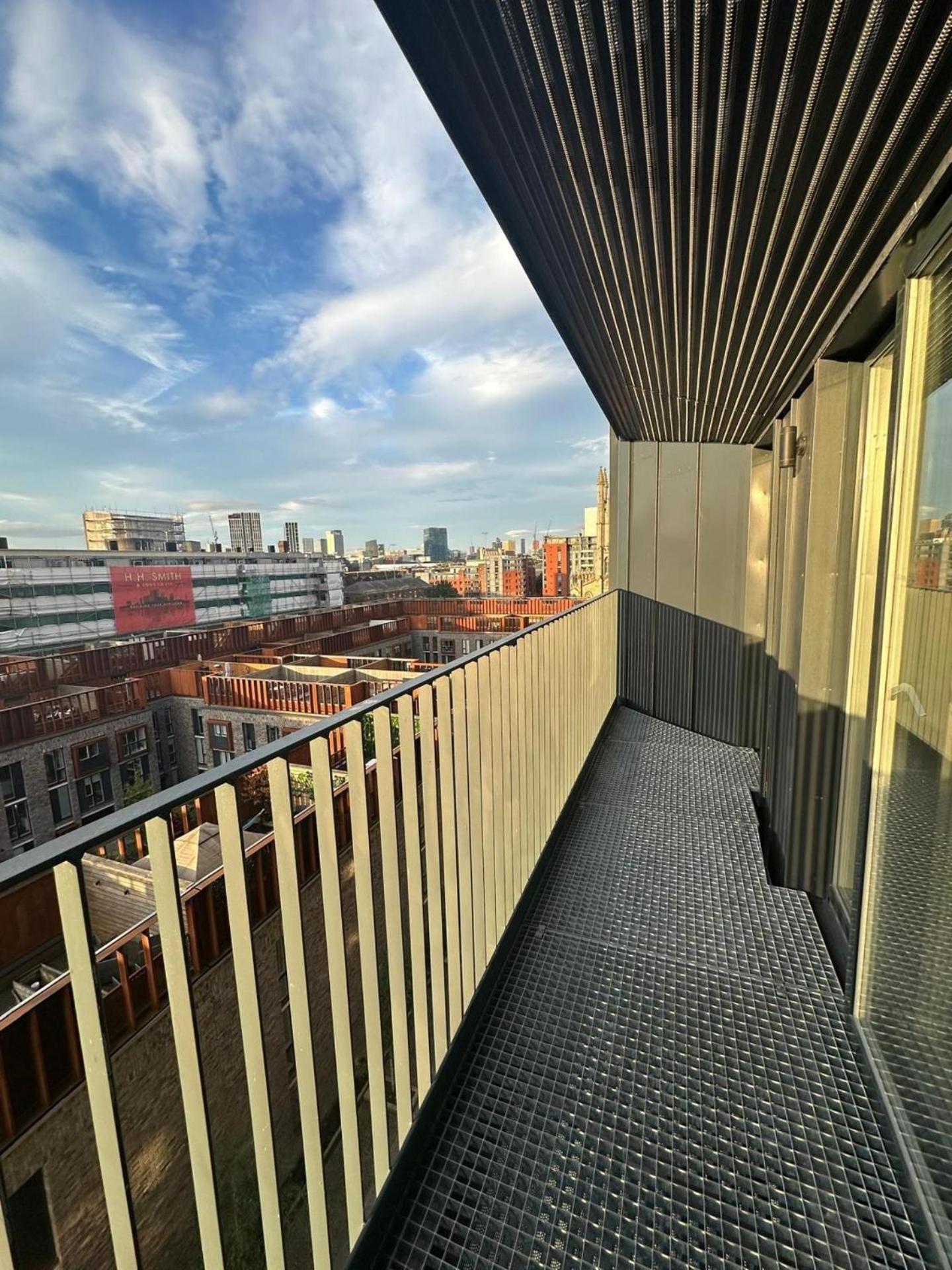 O M Luxurious * Manchester