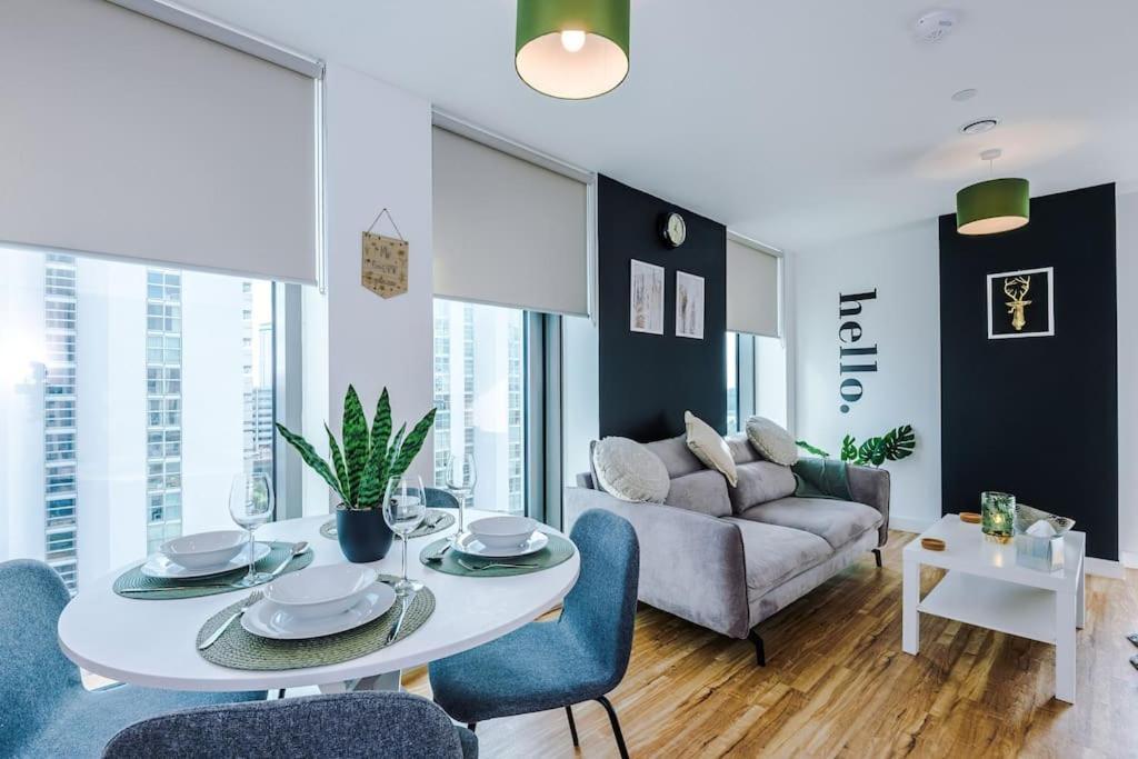 Media 2bed Apartment, Amazing Views, Smart Tv, Perfect For Contractors, Professionals, Families And Leisure * Manchester