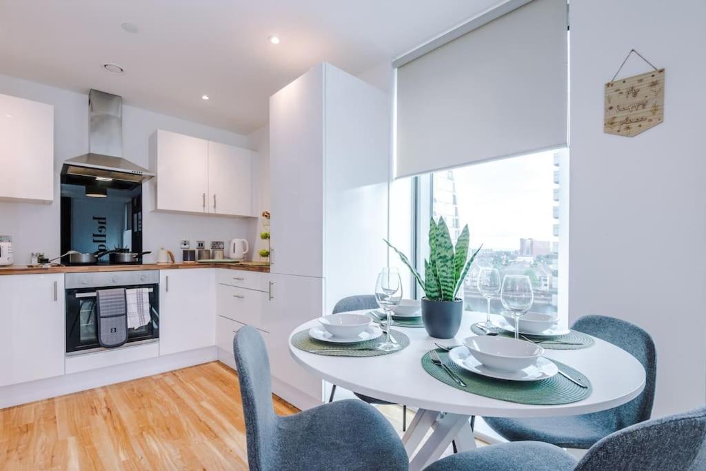 Media 2bed Apartment, Amazing Views, Smart Tv, Perfect For Contractors, Professionals, Families And Leisure Manchester