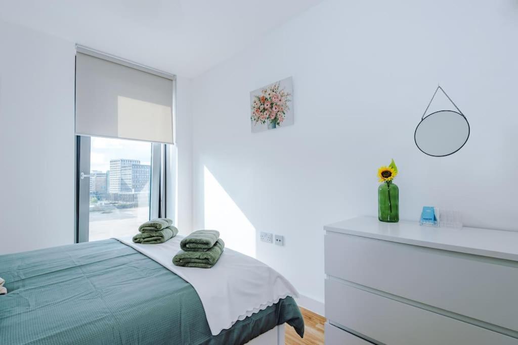 Apartment Media 2bed Apartment, Amazing Views, Smart Tv, Perfect For Contractors, Professionals, Families And Leisure Manchester