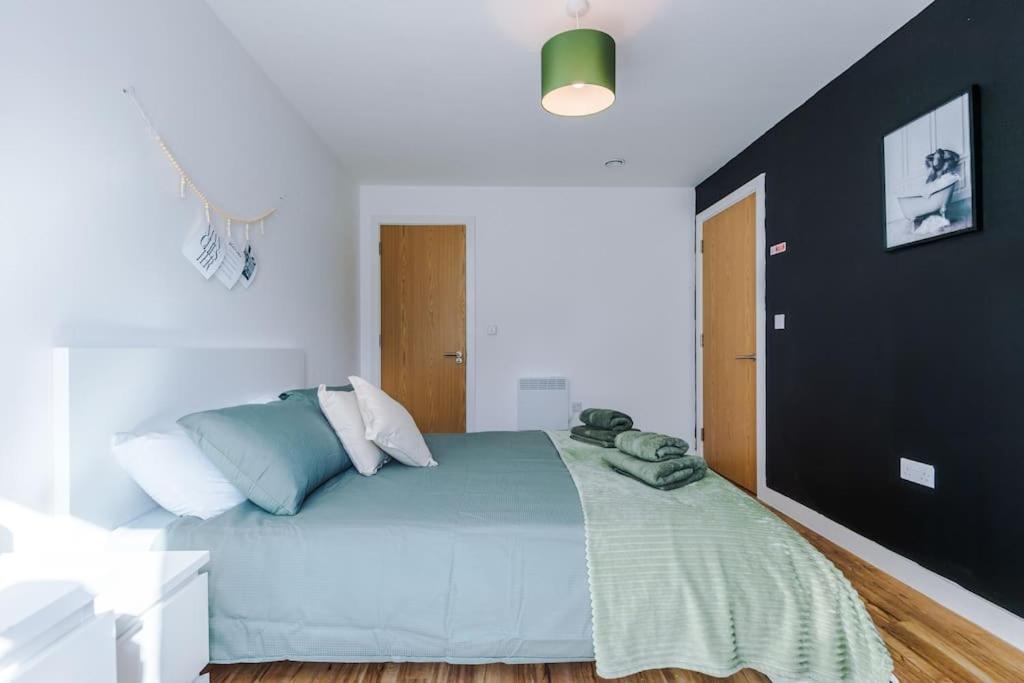 Media 2bed Apartment, Amazing Views, Smart Tv, Perfect For Contractors, Professionals, Families And Leisure * Manchester