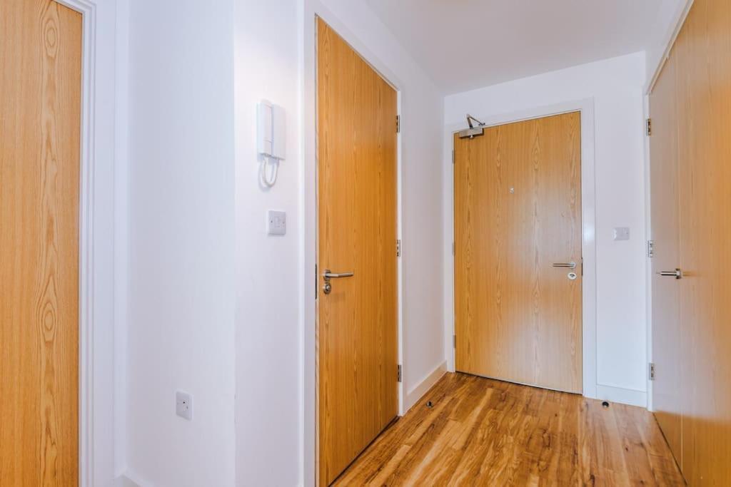 Media 2bed Apartment, Amazing Views, Smart Tv, Perfect For Contractors, Professionals, Families And Leisure *