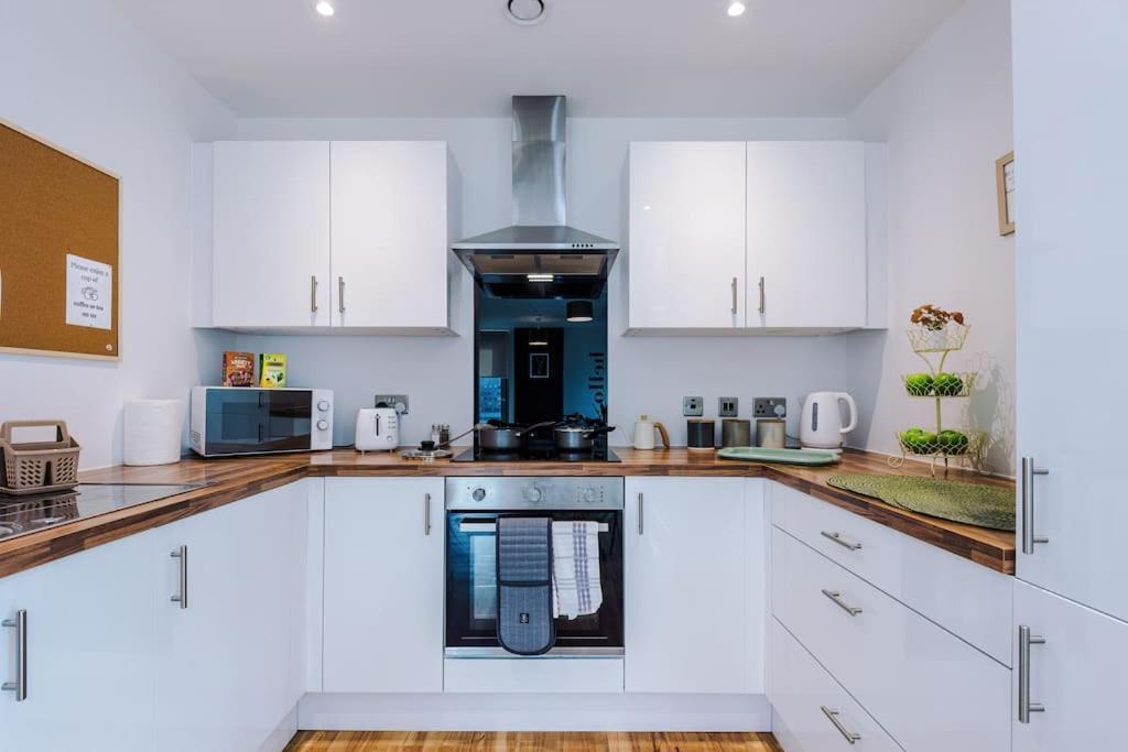 Media 2bed Apartment, Amazing Views, Smart Tv, Perfect For Contractors, Professionals, Families And Leisure Apartment