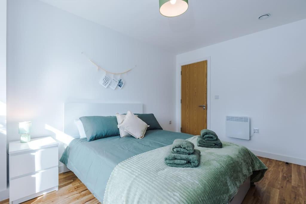 Apartment Media 2bed Apartment, Amazing Views, Smart Tv, Perfect For Contractors, Professionals, Families And Leisure Manchester
