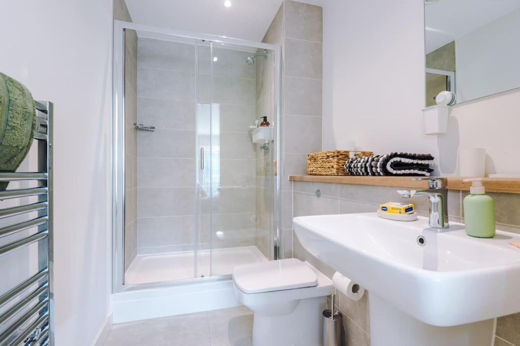 Media 2bed Apartment, Amazing Views, Smart Tv, Perfect For Contractors, Professionals, Families And Leisure *
