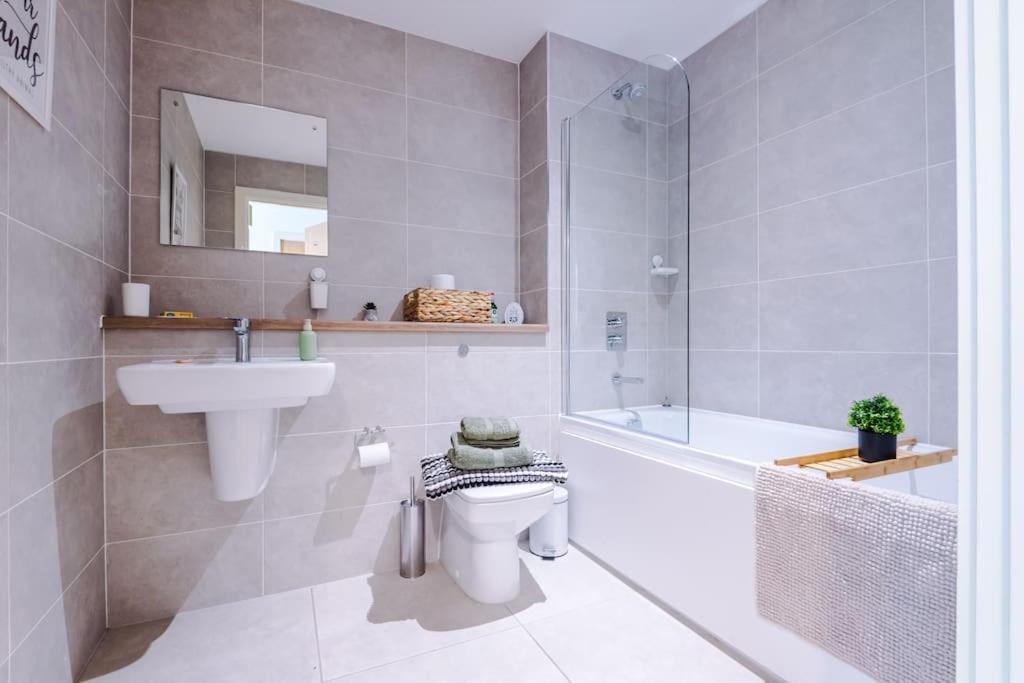Media 2bed Apartment, Amazing Views, Smart Tv, Perfect For Contractors, Professionals, Families And Leisure Manchester