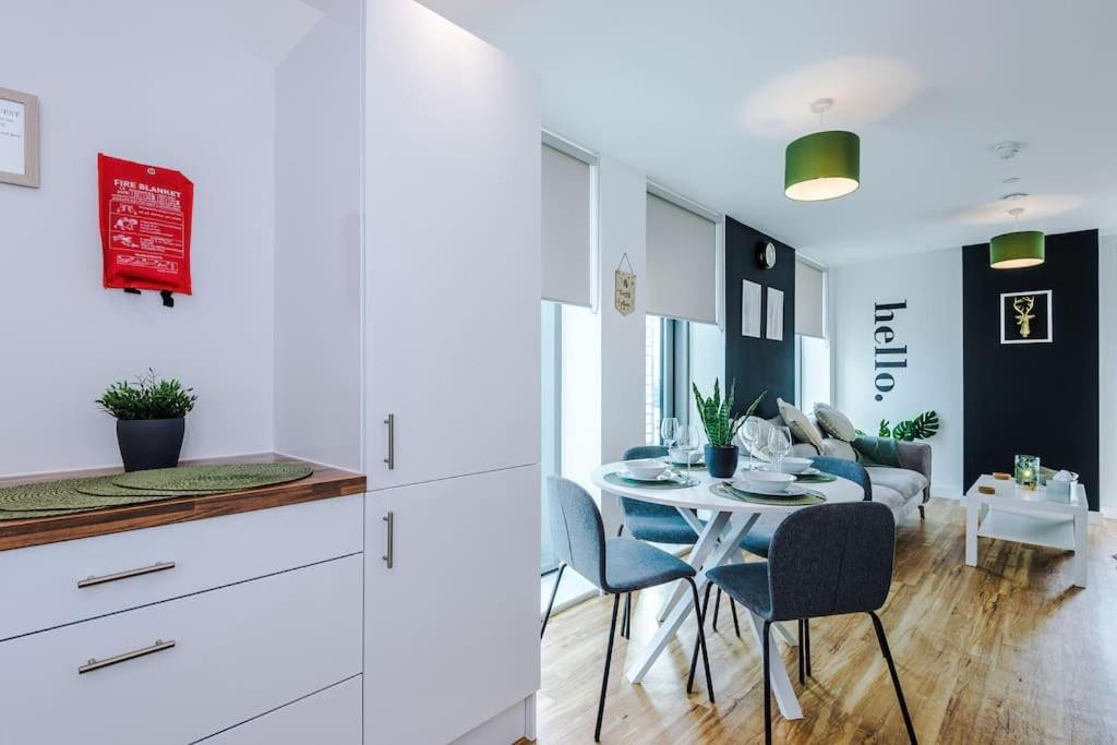 Apartment Media 2bed Apartment, Amazing Views, Smart Tv, Perfect For Contractors, Professionals, Families And Leisure