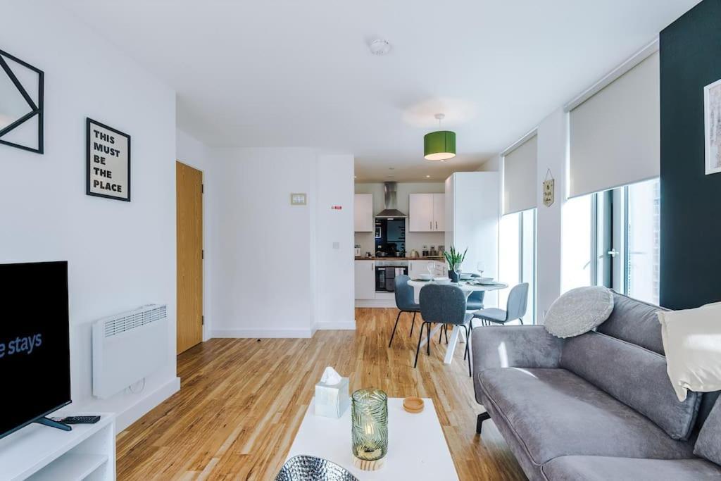 Media 2bed Apartment, Amazing Views, Smart Tv, Perfect For Contractors, Professionals, Families And Leisure Apartment Manchester