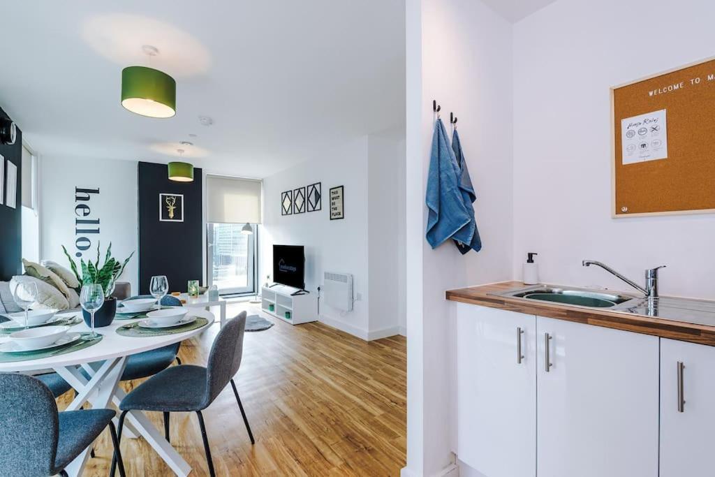 Media 2bed Apartment, Amazing Views, Smart Tv, Perfect For Contractors, Professionals, Families And Leisure * Manchester