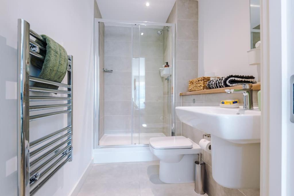 Media 2bed Apartment, Amazing Views, Smart Tv, Perfect For Contractors, Professionals, Families And Leisure Apartment Manchester