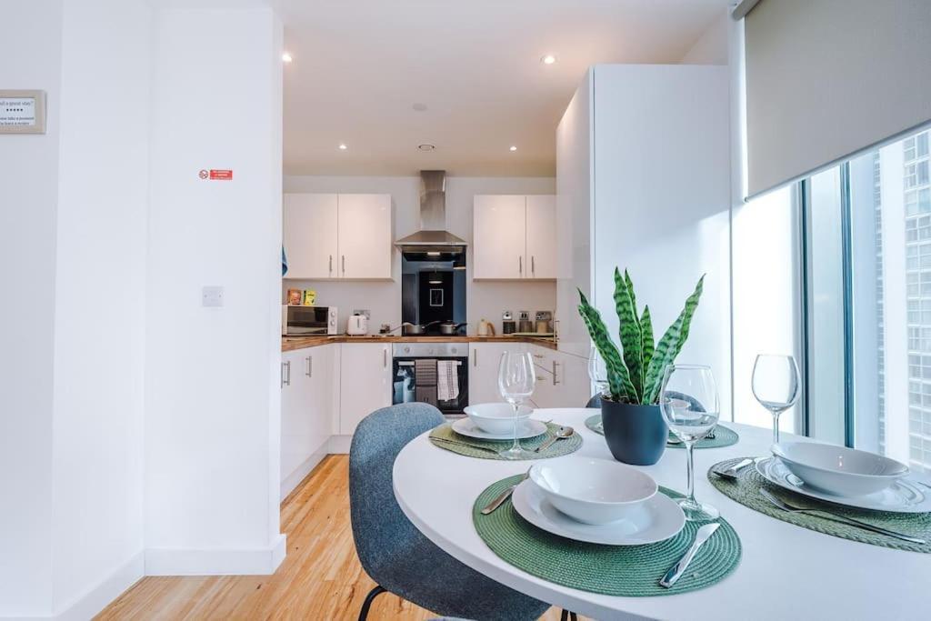 Media 2bed Apartment, Amazing Views, Smart Tv, Perfect For Contractors, Professionals, Families And Leisure Apartment Manchester