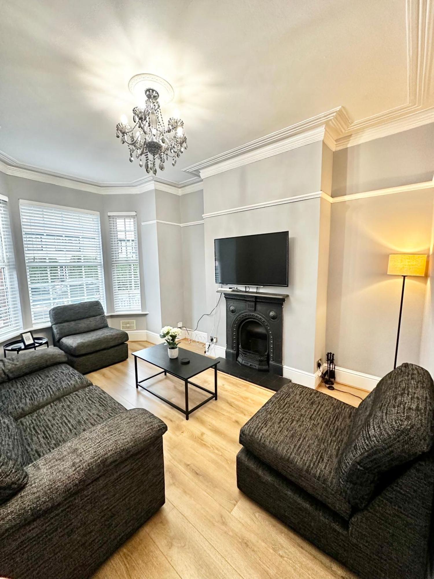 Victorian - 5 Bedroom House Holiday home Manchester