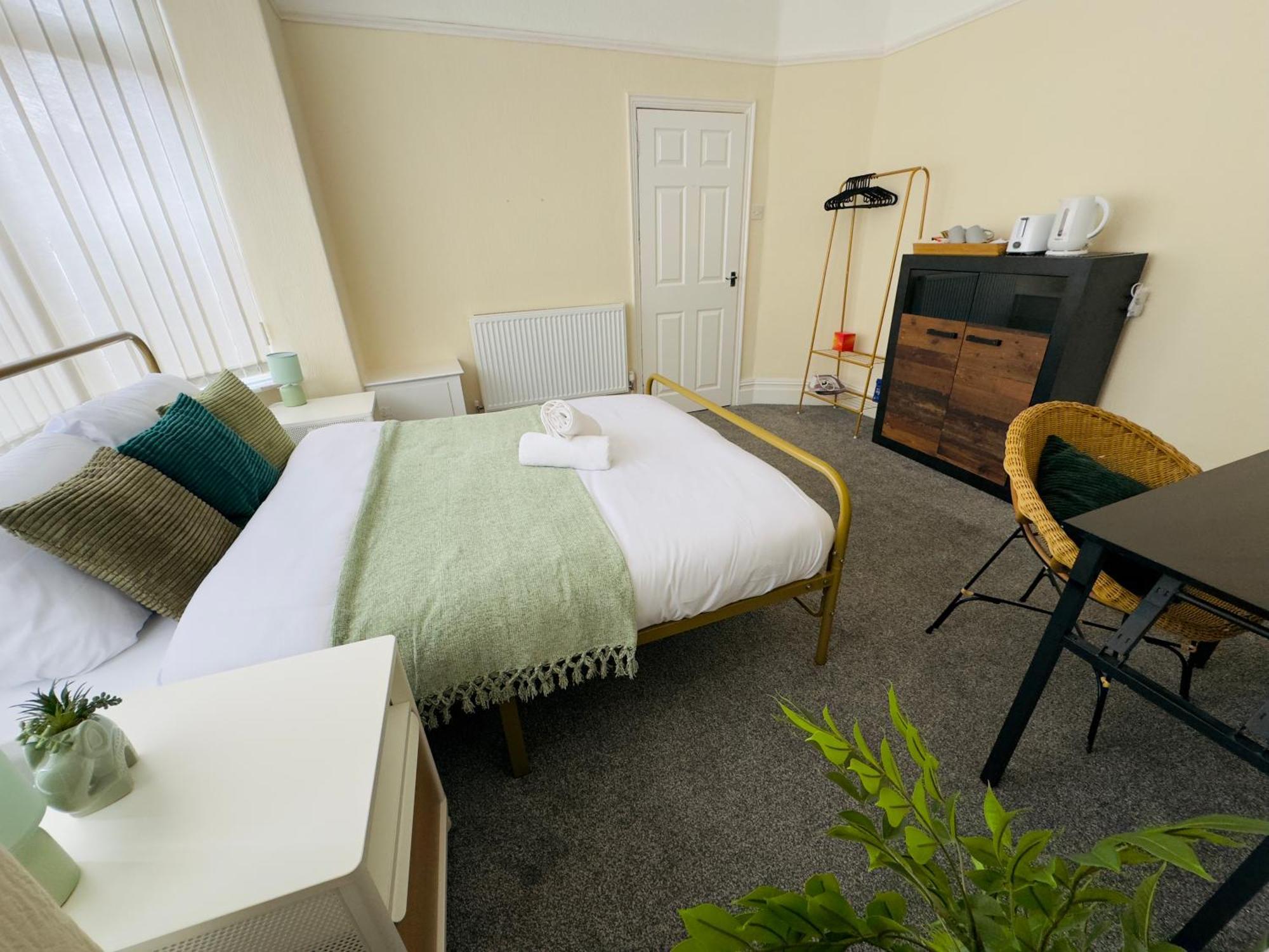 Double Bedroom Near Center *