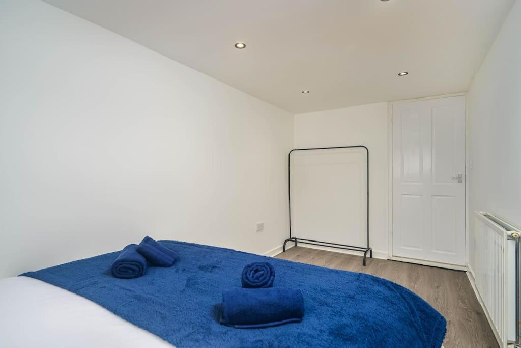 Spacious 4bed Home, Sleeps 10, Pool Table, Parking, Perfect For Groups Manchester