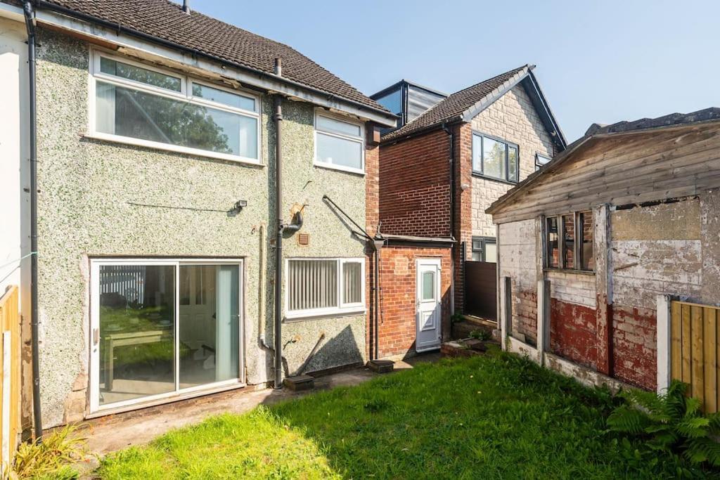 Apartment Spacious 4bed Home, Sleeps 10, Pool Table, Parking, Perfect For Groups Manchester