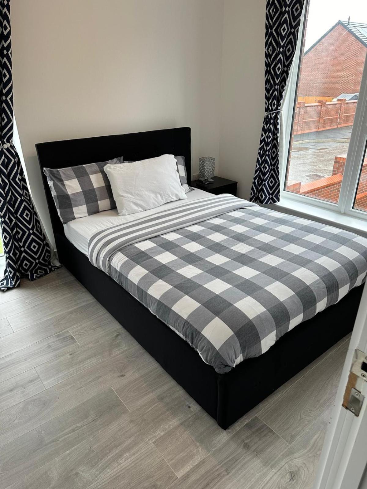 Lush Double With Shared Bathroom Accommodatie bij particulieren Manchester