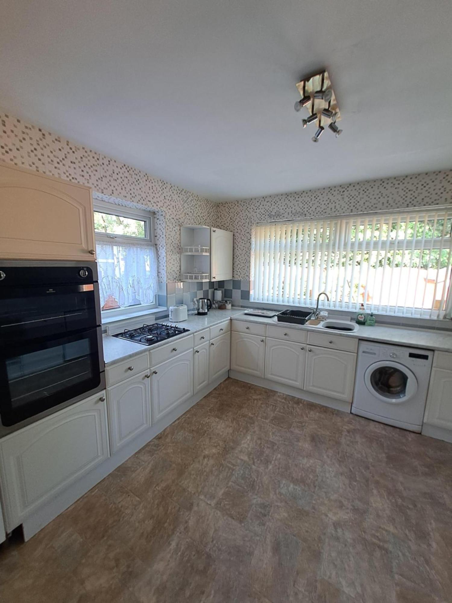 Dalton House - Three Bedroom Stretford Free Parking Near The Trafford Centre Manchester