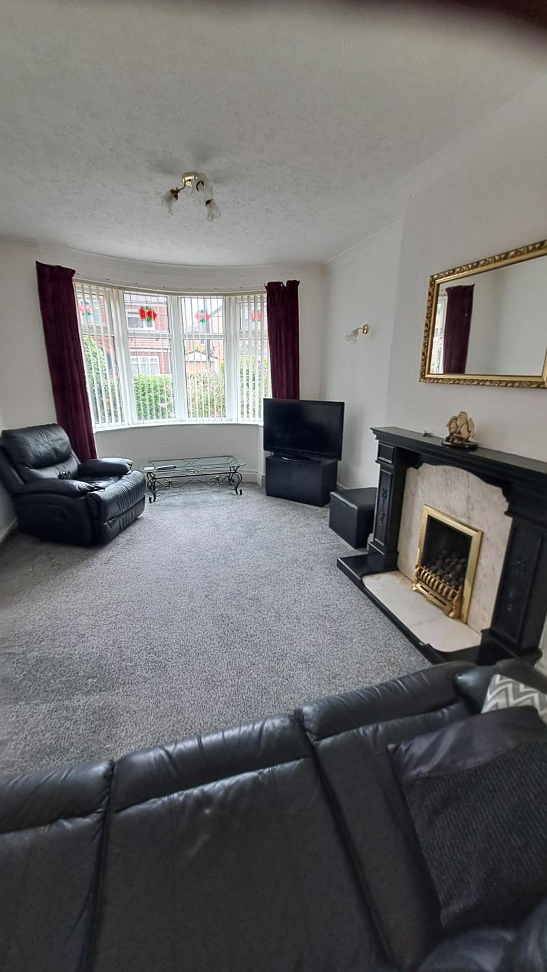 Dalton House - Three Bedroom Stretford Free Parking Near The Trafford Centre *