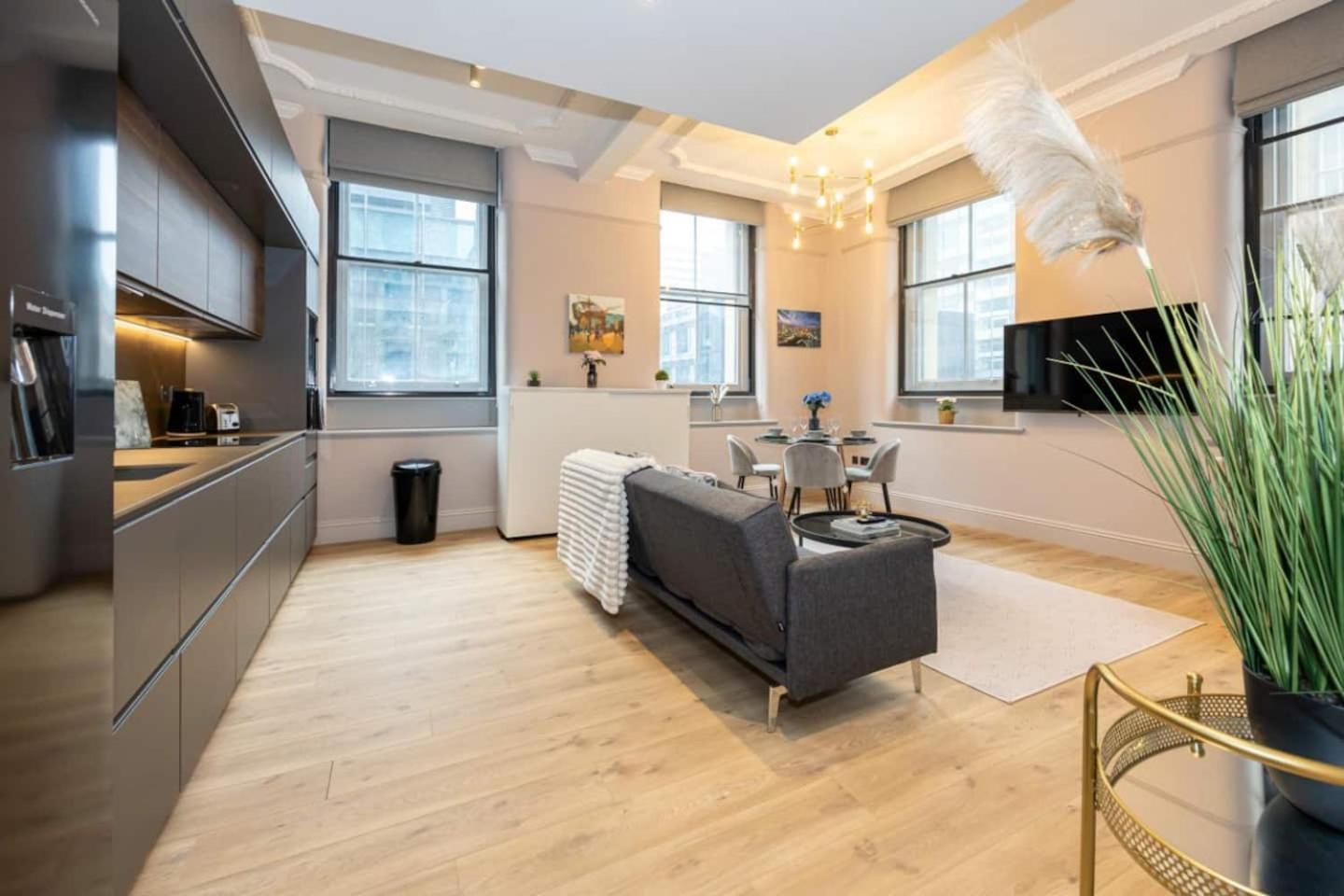 Luxury 2br Apt In City Centre