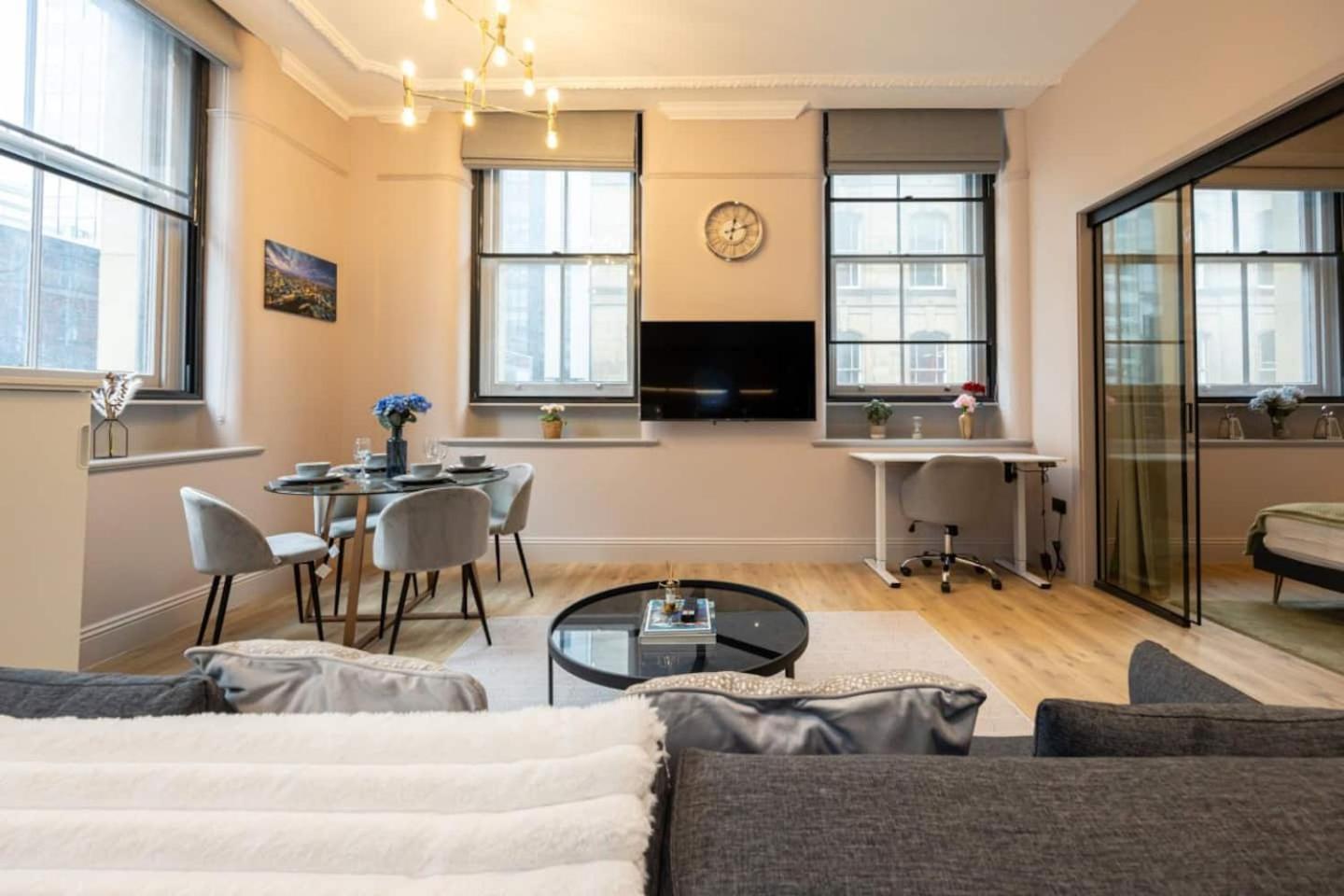Luxury 2br Apt In City Centre *