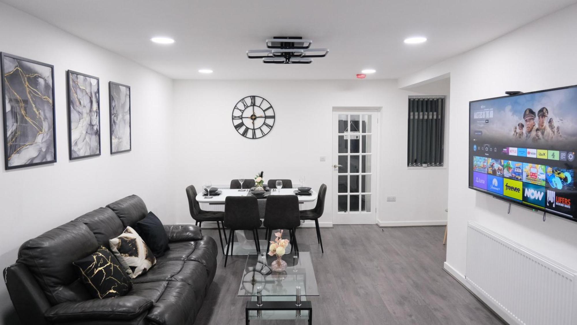 - 3 Bedroom House - Sleeps 5 - Etihcity