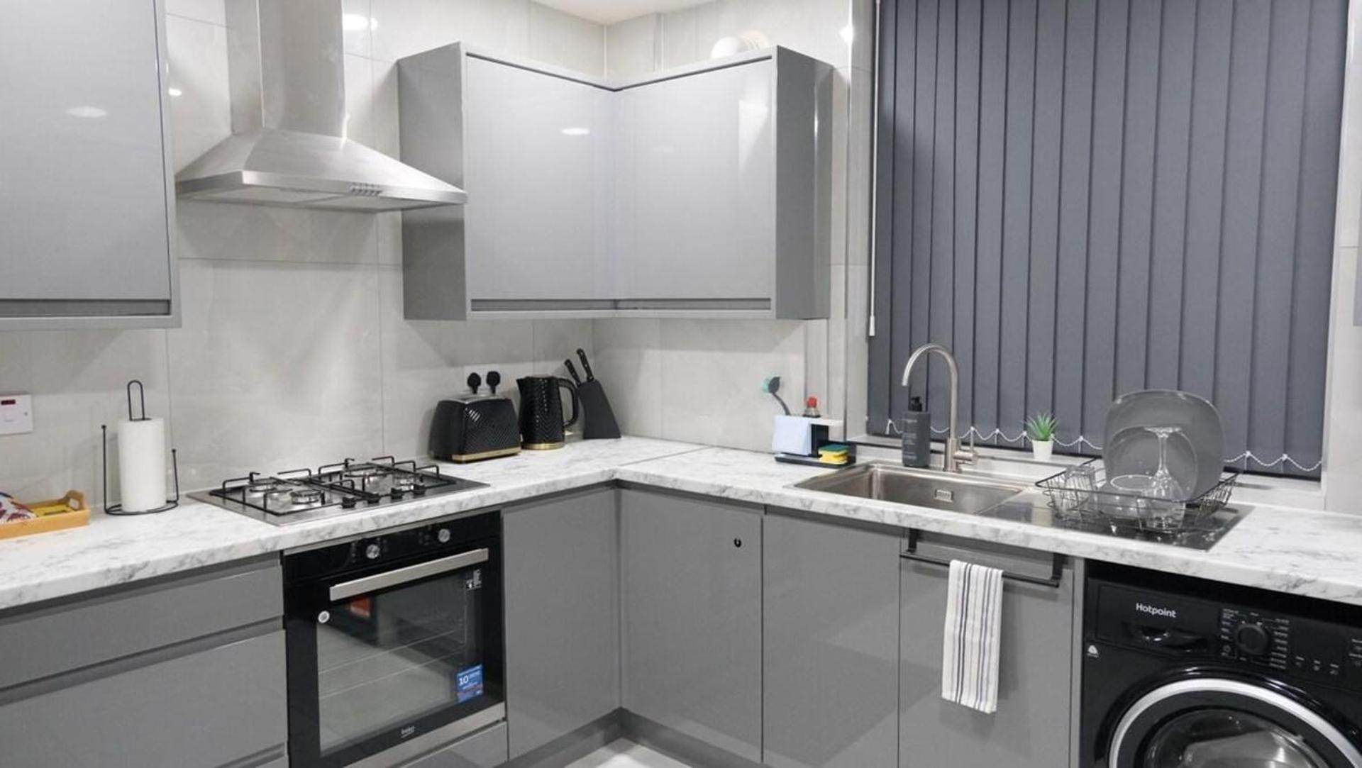 - 3 Bedroom House - Sleeps 5 - Etihcity Holiday home Manchester