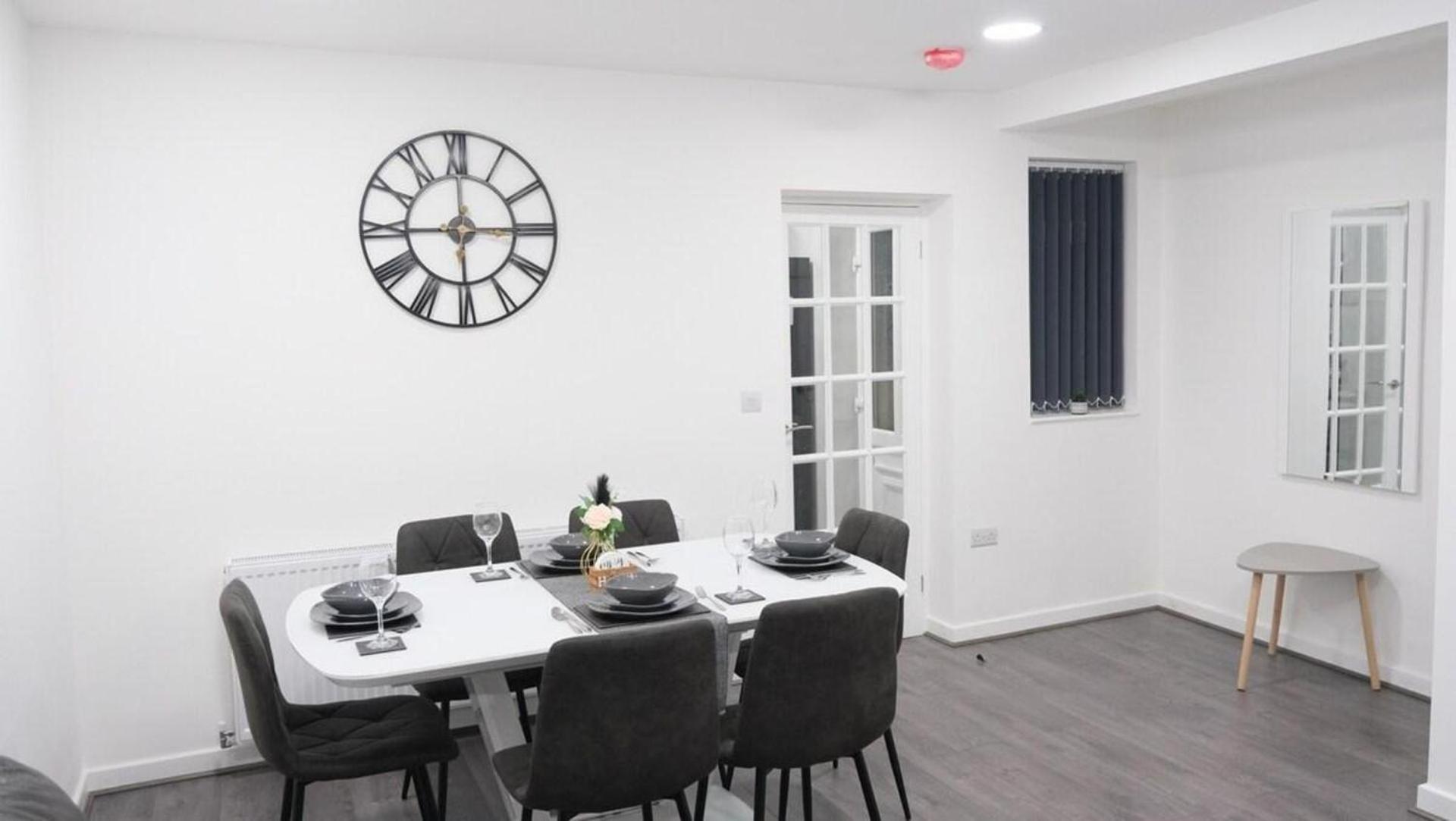 - 3 Bedroom House - Sleeps 5 - Etihcity Holiday home