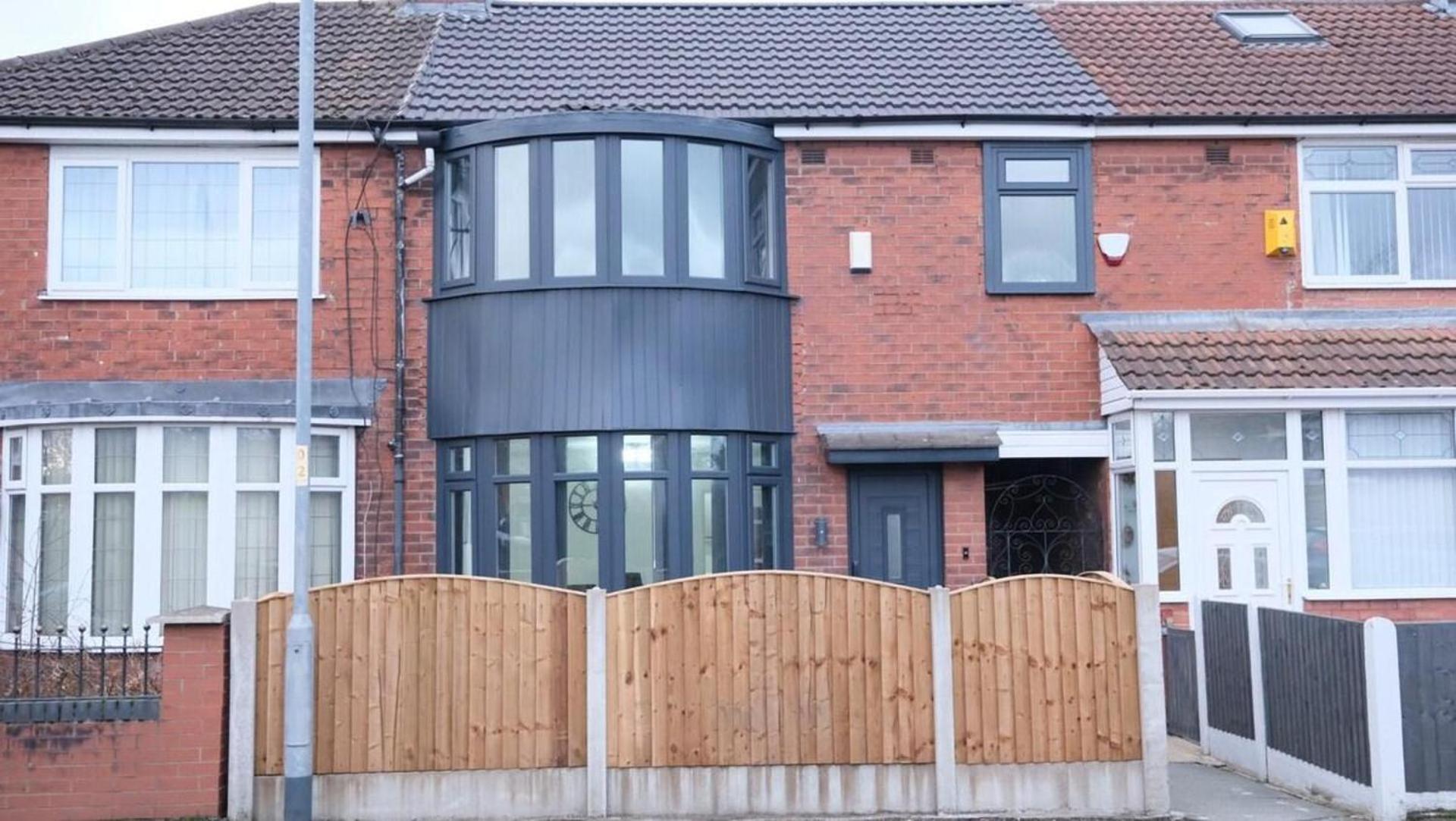 Holiday home - 3 Bedroom House - Sleeps 5 - Etihcity *