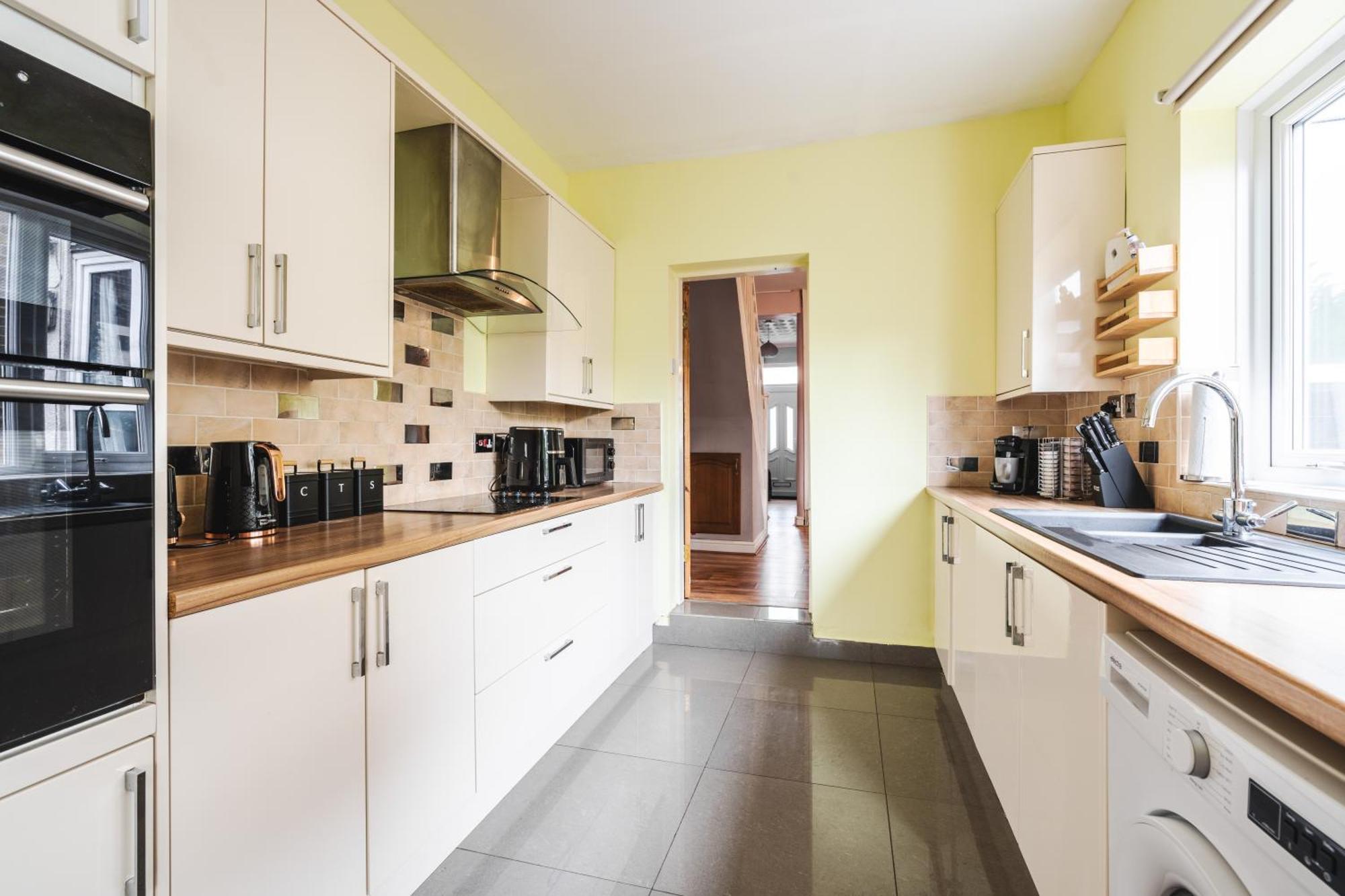 Modern & Spacious - Pool Table - Free Parking - Sleeps 10 Manchester