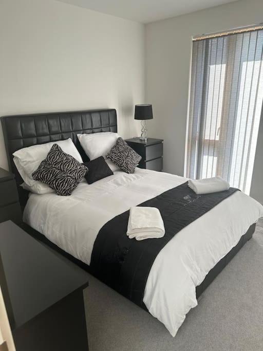 Vakantiehuis Luxury Modern Town House, Centre, Free Secured Parking